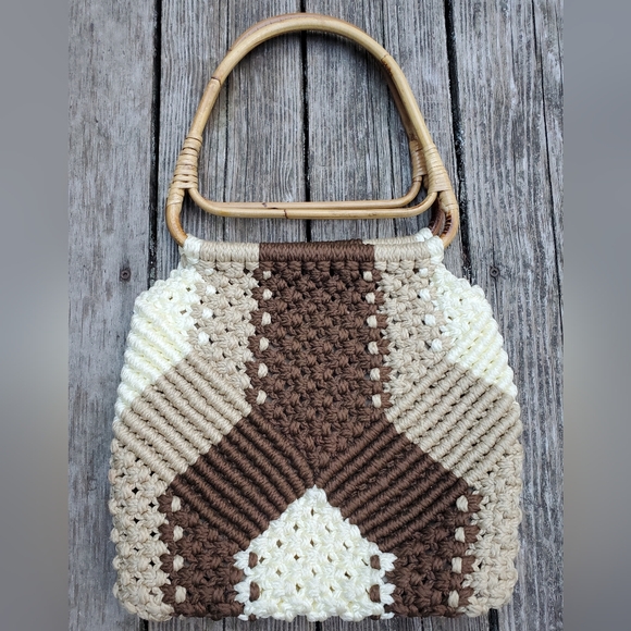 1970s macrame handbag with bamboo handles - Picture 3 of 8